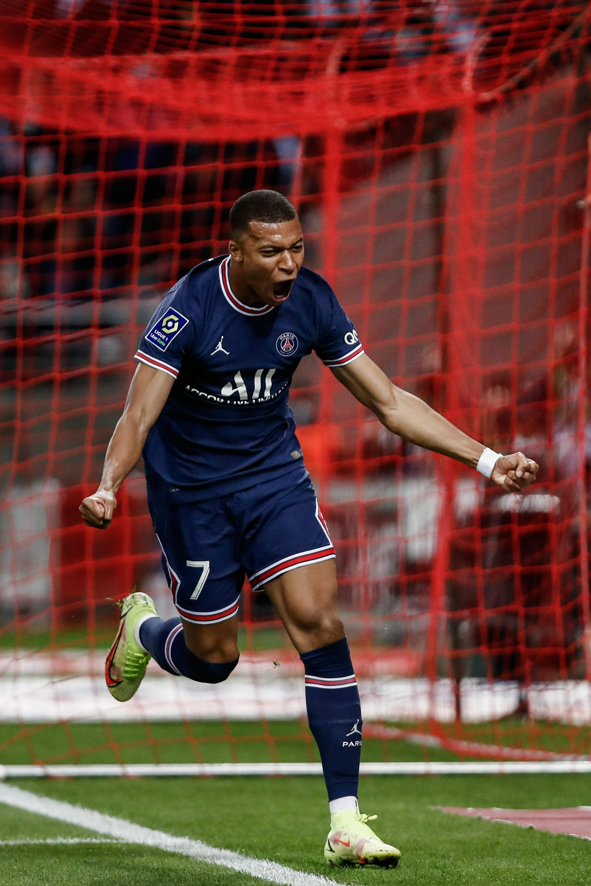 吉马良斯：纽卡时隔九年再遇桑德兰，必须拿下英超德比战（吉马良斯：纽卡九年后再战桑德兰，这场英超德比势在必胜）