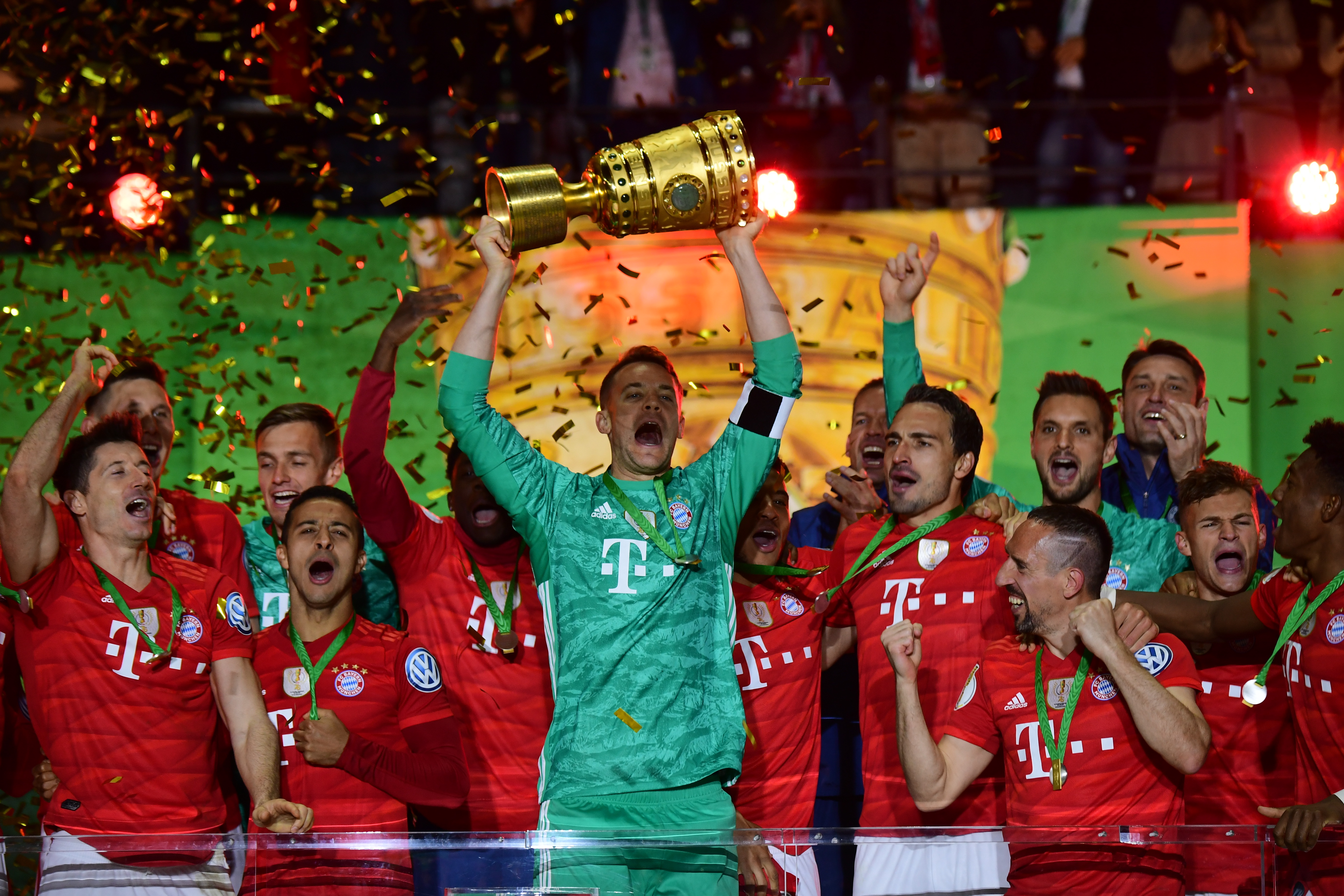 逆天，挪威甲门将点球大战一脚将摆好的球踢走以干扰对方（离谱！挪威甲门将在点球大战故意把已摆好的球踢走干扰对手）