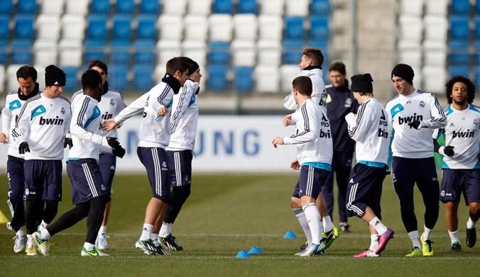 德罗西取热那亚生涯首胜，率队时隔239天再次意甲主场赢球（德罗西对阵热那亚斩获执教首胜，率队相隔239天再度意甲主场告捷）