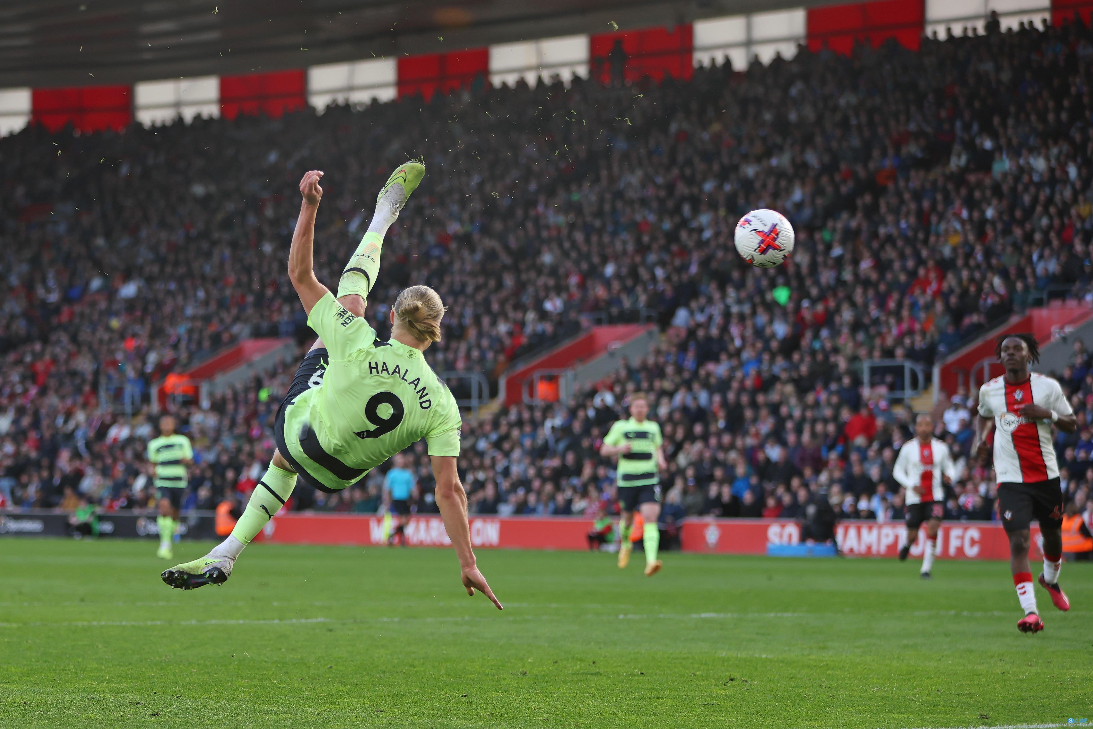 博尔哈：哈兰德是目前足坛最佳中锋；历史最佳中锋是德罗巴（博尔哈：当今最强中锋是哈兰德，历史最佳当属德罗巴）