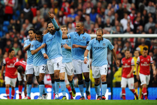 雷霆靠团队篮球获大胜（雷霆凭借团队配合大胜）