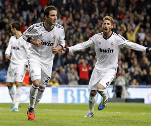 意媒：德佬对孔蒂依然保持完全信任，双方将召开会议分析现状（意媒：德劳伦蒂斯依旧对孔蒂完全信任，双方将会面评估现状）