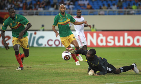 西甲：皇马客场2-2战平比利亚雷亚尔（西甲：皇马做客与比利亚雷亚尔2-2握手言和）