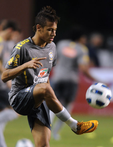 川崎前锋官方：效力10年的40岁韩国前国门郑成龙将自由身离队（川崎前锋官宣：40岁韩国前国门郑成龙十年效力后将以自由身离队）