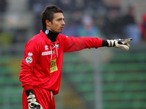 卡塔尔主场优势明显（卡塔尔主场占尽上风）