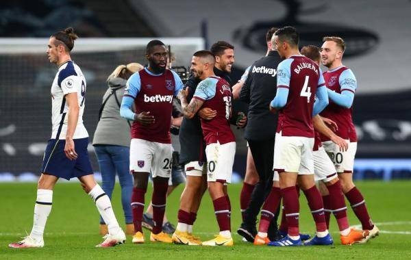 自加盟勇士以来，巴特勒助攻上双的比赛球队5场全胜（加盟勇士后，巴特勒助攻上双时球队5战全胜）