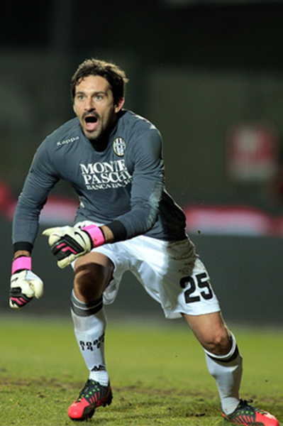 利物浦主场1-1战平升班马桑德兰，迎来赛季首个平局（利物浦主场被升班马桑德兰1-1逼平，收获赛季首个平局）