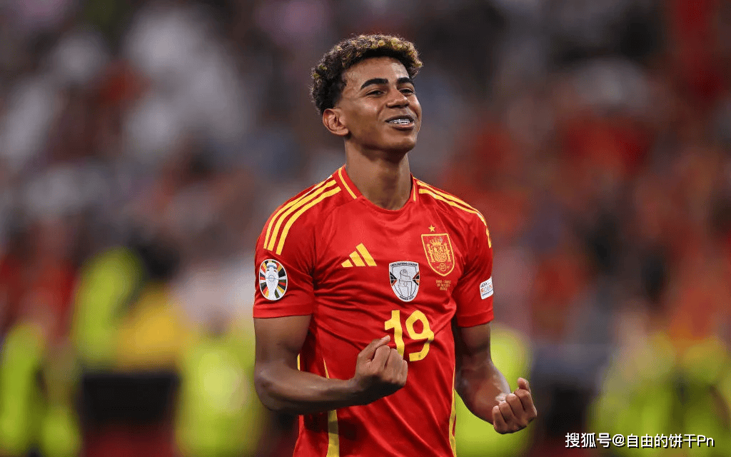 罕见！阿根廷球员骂梅西：没想到你是德保罗的跟屁虫（罕见一幕：阿根廷球员怒怼梅西，称其成了德保罗的跟班）