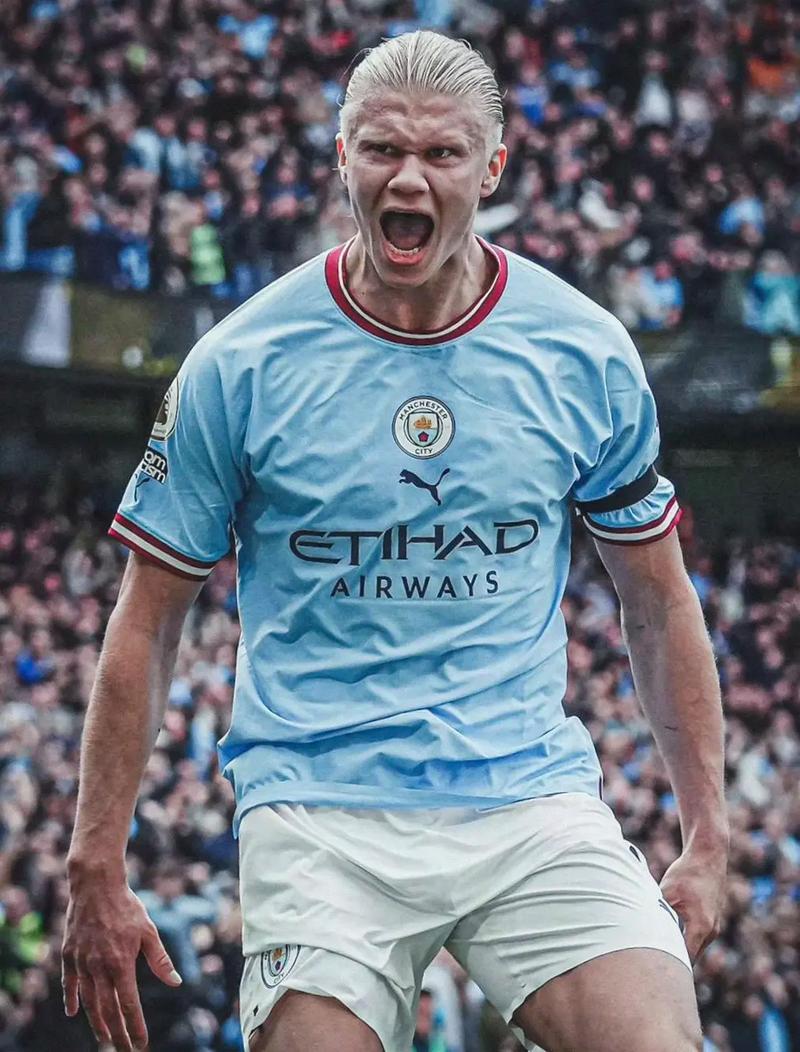 博主：国安明天中午12点40分抵达北京，欢迎球迷接机（国安明日中午12：40抵京，欢迎球迷前往机场迎接）