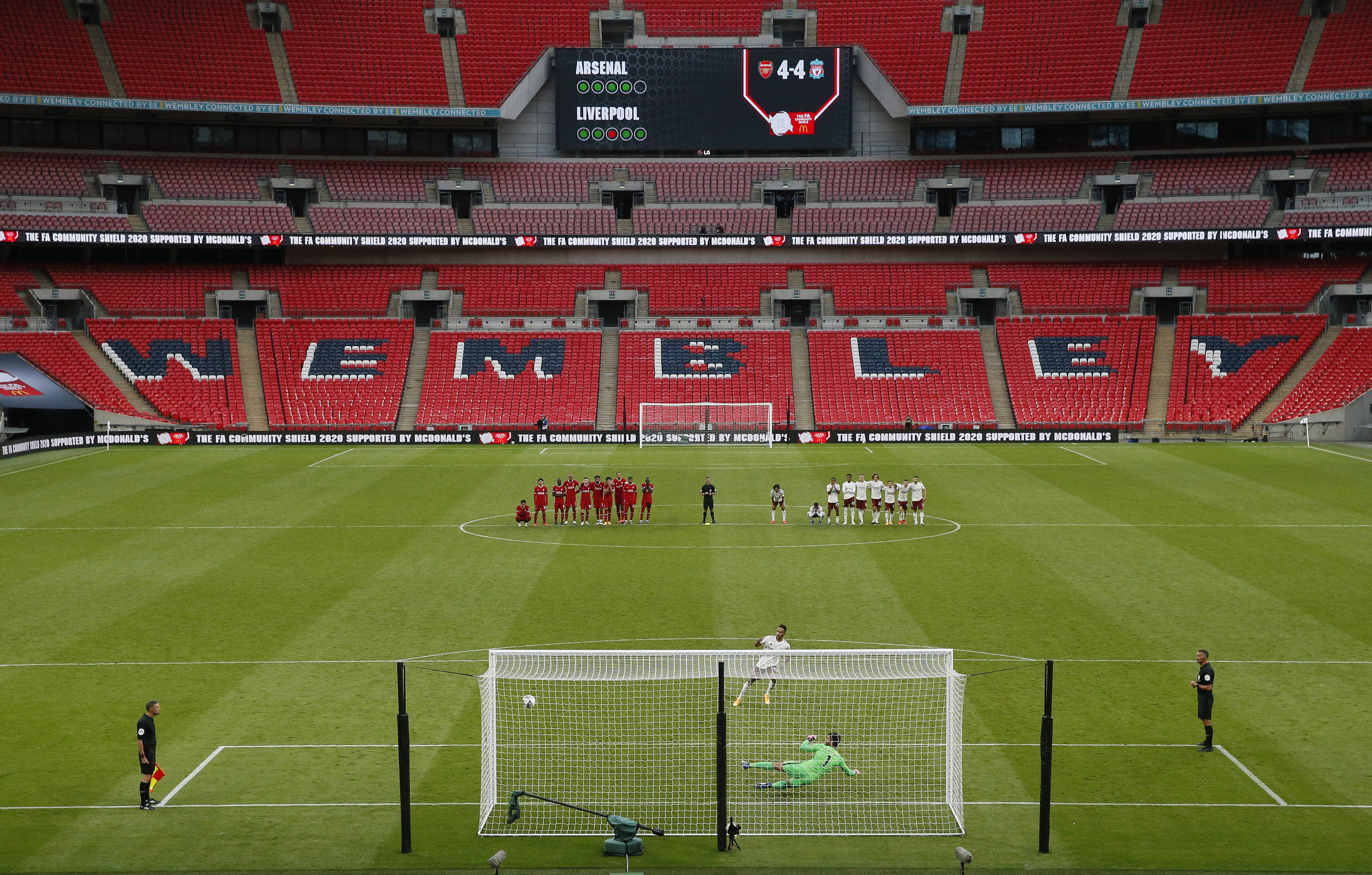 “帅白龙”罗超连克四强，豪取全国自由搏击锦标赛冠军！（帅白龙罗超连斩四强，问鼎全国自由搏击锦标赛！）