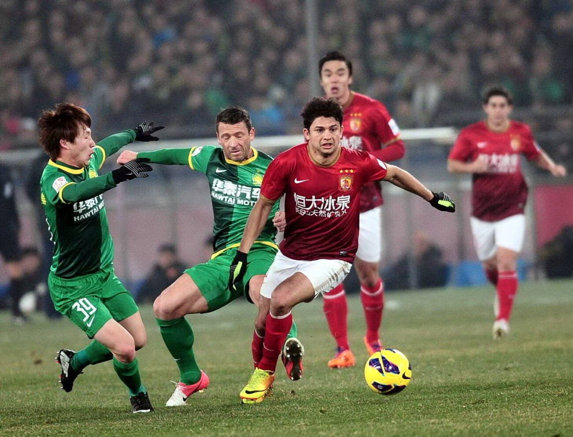 马竞vs莱万特：小蜘蛛领衔，瑟洛特、巴埃纳、朱利亚诺首发（马竞对阵莱万特：小蜘蛛领衔出战，瑟洛特、巴埃纳、朱利亚诺携手首发）