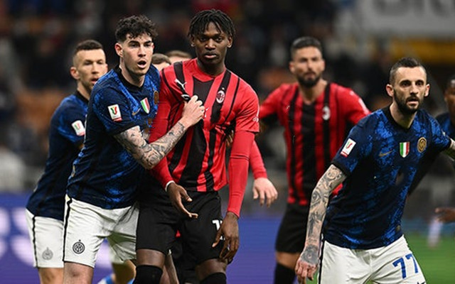 斯凯利晒穿齐达内、博格巴尤文球衣照，尤文球迷留言“快来”（斯凯利晒出身穿齐达内、博格巴款尤文球衣的照片，尤文球迷高呼：快来！）