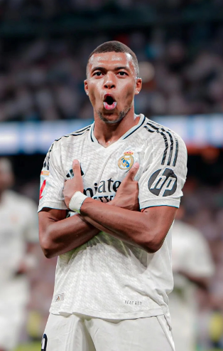 德乙马格德堡2比0客胜柏林赫塔，斯塔尔马赫82分钟献助攻（德乙：马格德堡客场2-0力克柏林赫塔，斯塔尔马赫第82分钟送助攻）