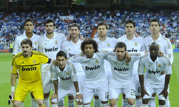 半场战报：尤文2-1卡利亚里，伊尔迪兹双响，弗拉霍维奇伤退（半场尤文2-1卡利亚里：伊尔迪兹梅开二度，弗拉霍维奇因伤离场）